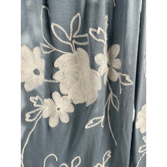 Liv Los Angeles Embroidered Floral Soft Blue Peasant Top Women Size 3X - Picture 9 of 12